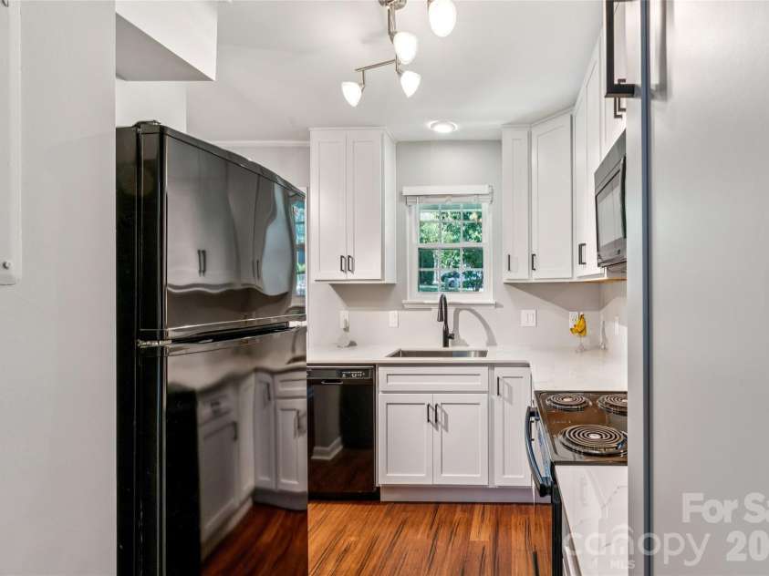 3252 Heathstead Place, Charlotte, NC 28210.  MLS# CAR4372084, YatesRealty ID 21398. 