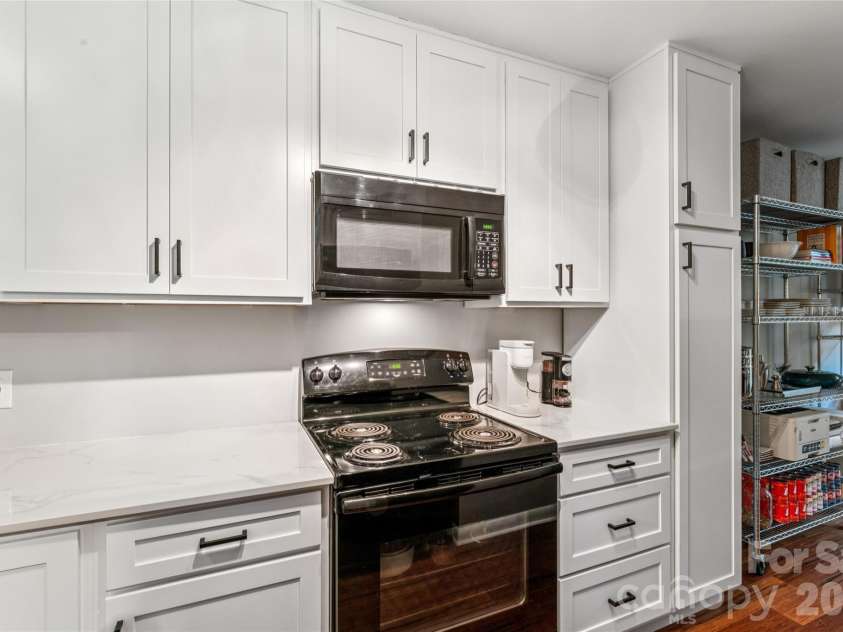 3252 Heathstead Place, Charlotte, NC 28210.  MLS# CAR4372084, YatesRealty ID 21398. 