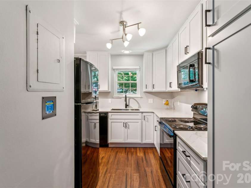 3252 Heathstead Place, Charlotte, NC 28210.  MLS# CAR4372084, YatesRealty ID 21398. 