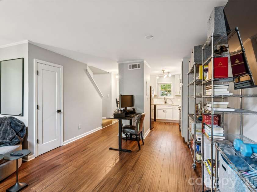 3252 Heathstead Place, Charlotte, NC 28210.  MLS# CAR4372084, YatesRealty ID 21398. 