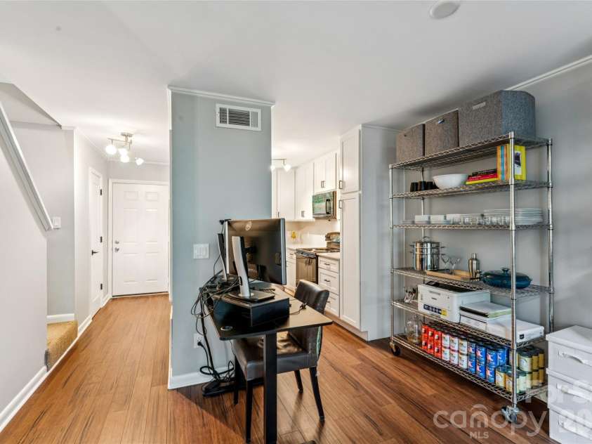 3252 Heathstead Place, Charlotte, NC 28210.  MLS# CAR4372084, YatesRealty ID 21398. 