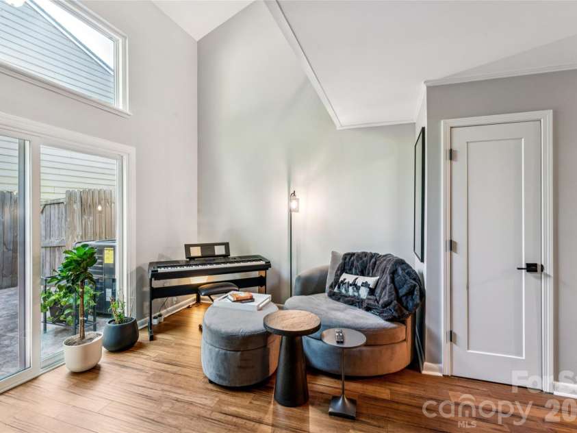 3252 Heathstead Place, Charlotte, NC 28210.  MLS# CAR4372084, YatesRealty ID 21398. 
