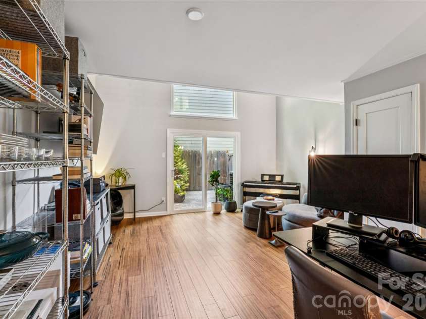 3252 Heathstead Place, Charlotte, NC 28210.  MLS# CAR4372084, YatesRealty ID 21398. 