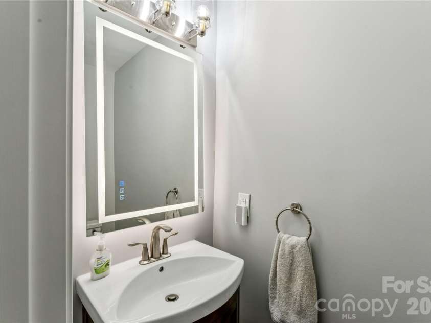 3252 Heathstead Place, Charlotte, NC 28210.  MLS# CAR4372084, YatesRealty ID 21398. 
