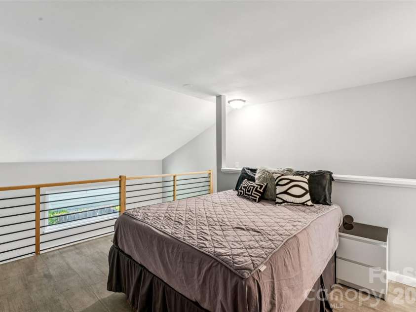 3252 Heathstead Place, Charlotte, NC 28210.  MLS# CAR4372084, YatesRealty ID 21398. 