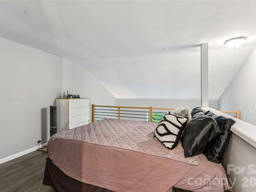 3252 Heathstead Place, Charlotte, NC 28210.  MLS# CAR4372084, YatesRealty ID 21398. 
