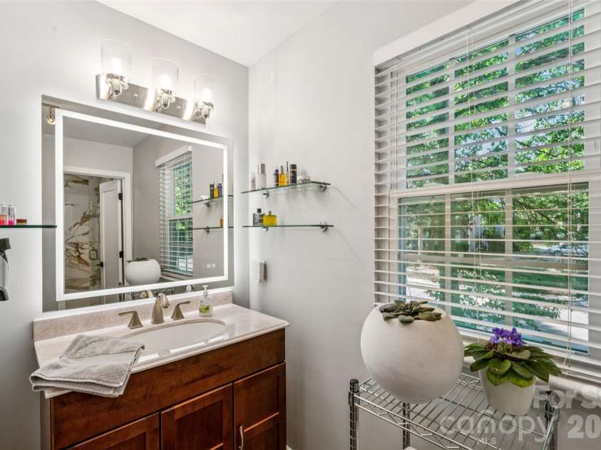 3252 Heathstead Place, Charlotte, NC 28210.  MLS# CAR4372084, YatesRealty ID 21398. 