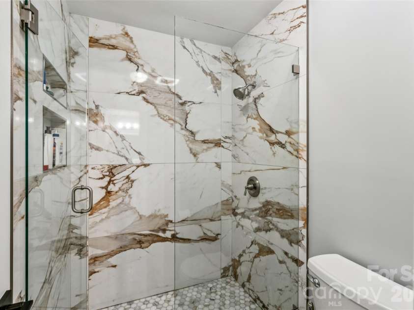 3252 Heathstead Place, Charlotte, NC 28210.  MLS# CAR4372084, YatesRealty ID 21398. 