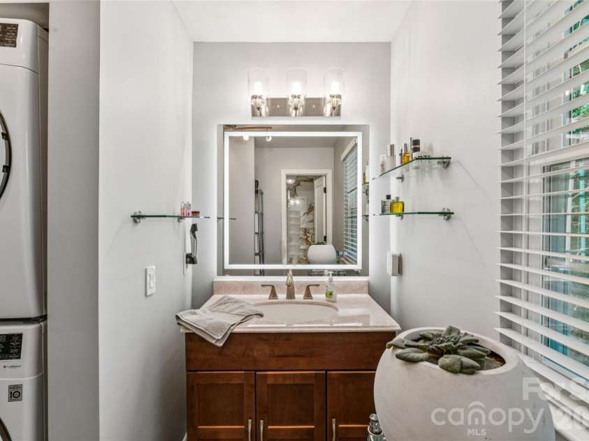 3252 Heathstead Place, Charlotte, NC 28210.  MLS# CAR4372084, YatesRealty ID 21398. 