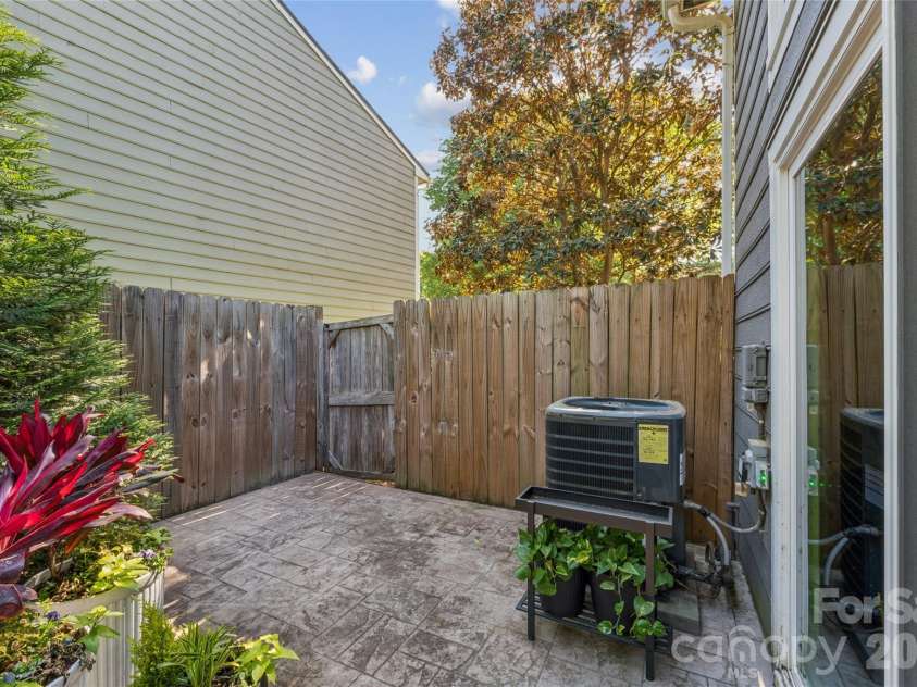 3252 Heathstead Place, Charlotte, NC 28210.  MLS# CAR4372084, YatesRealty ID 21398. 