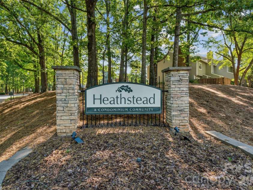 3252 Heathstead Place, Charlotte, NC 28210.  MLS# CAR4372084, YatesRealty ID 21398. 
