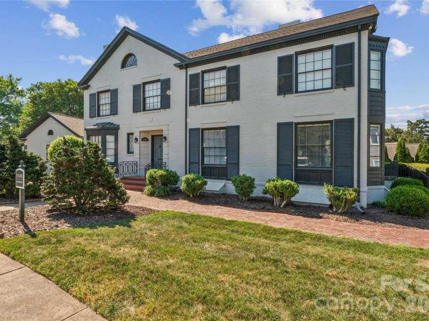 3252 Heathstead Place, Charlotte, NC 28210.  MLS# CAR4372084, YatesRealty ID 21398. 
