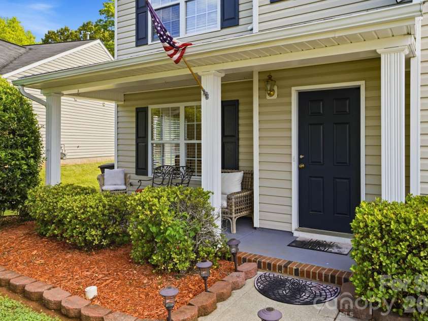 2260 Wexford Way, Statesville, NC 28625.  MLS# CAR4341137, YatesRealty ID 21399. Front Porch