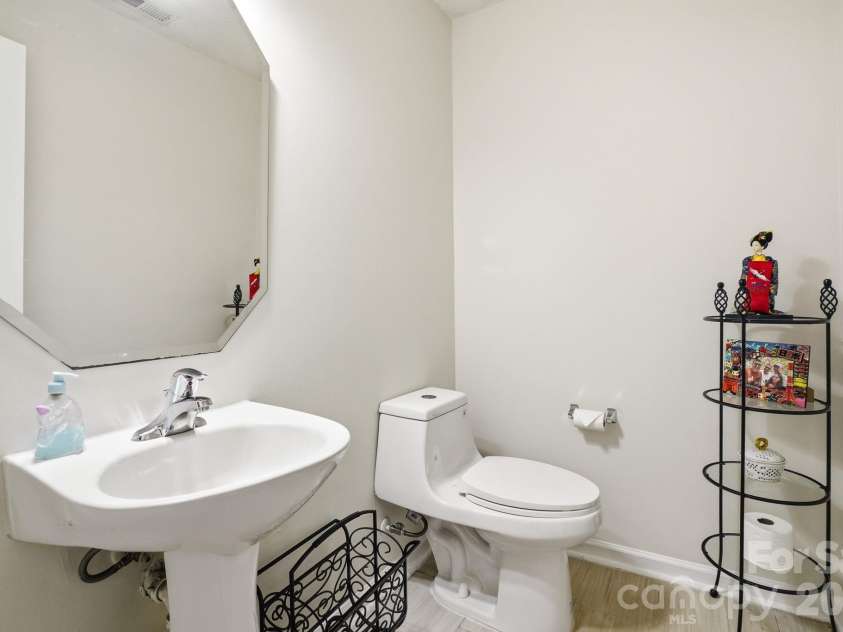 2260 Wexford Way, Statesville, NC 28625.  MLS# CAR4341137, YatesRealty ID 21399. Half Bathroom