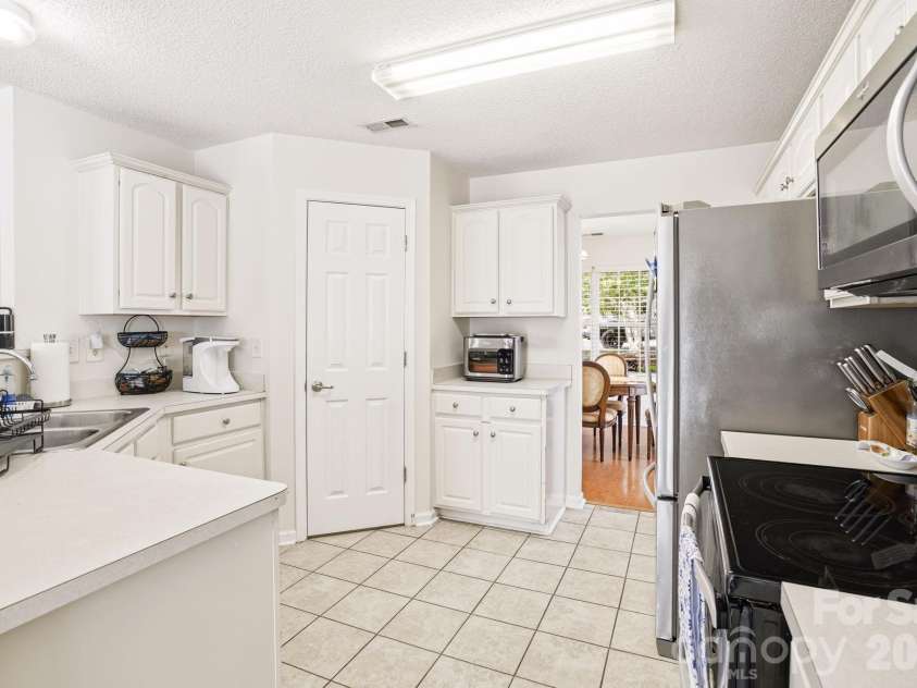 2260 Wexford Way, Statesville, NC 28625.  MLS# CAR4341137, YatesRealty ID 21399. Kitchen