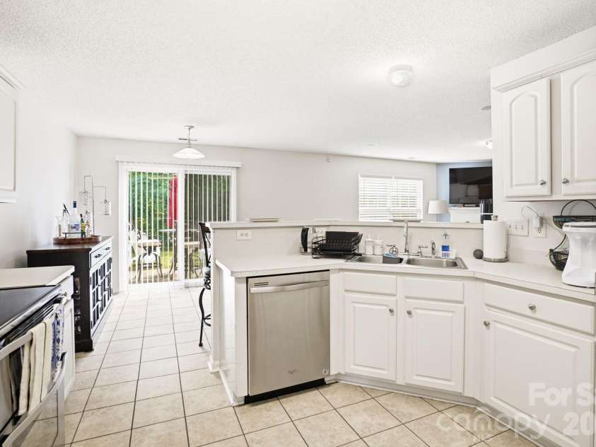2260 Wexford Way, Statesville, NC 28625.  MLS# CAR4341137, YatesRealty ID 21399. Kitchen