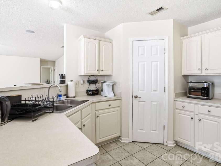 2260 Wexford Way, Statesville, NC 28625.  MLS# CAR4341137, YatesRealty ID 21399. Kitchen