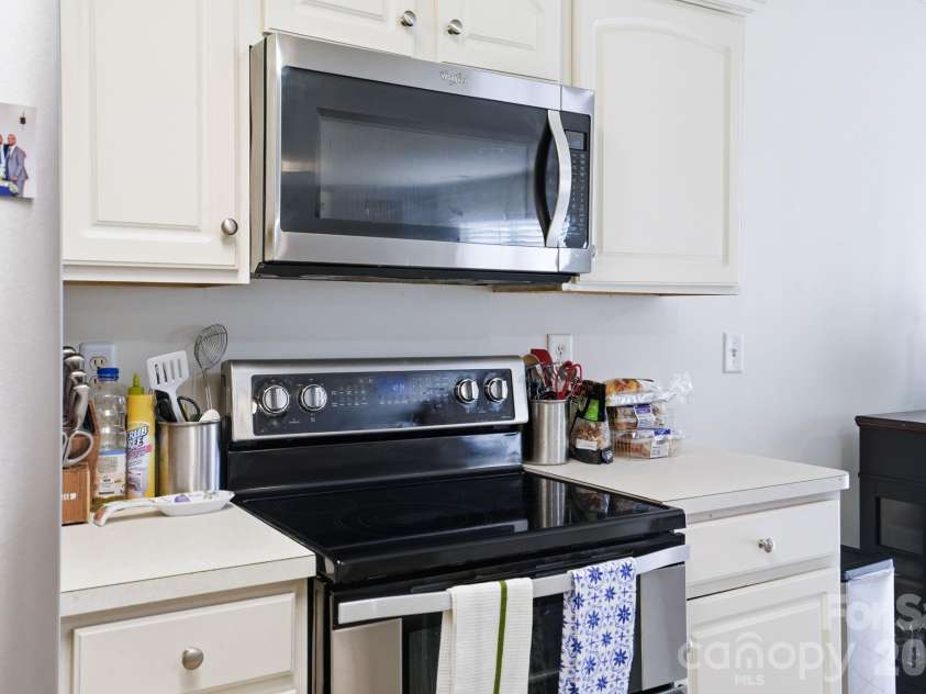 2260 Wexford Way, Statesville, NC 28625.  MLS# CAR4341137, YatesRealty ID 21399. Kitchen