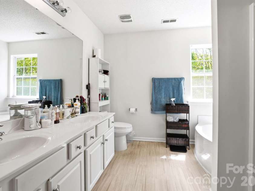 2260 Wexford Way, Statesville, NC 28625.  MLS# CAR4341137, YatesRealty ID 21399. Primary Bathroom