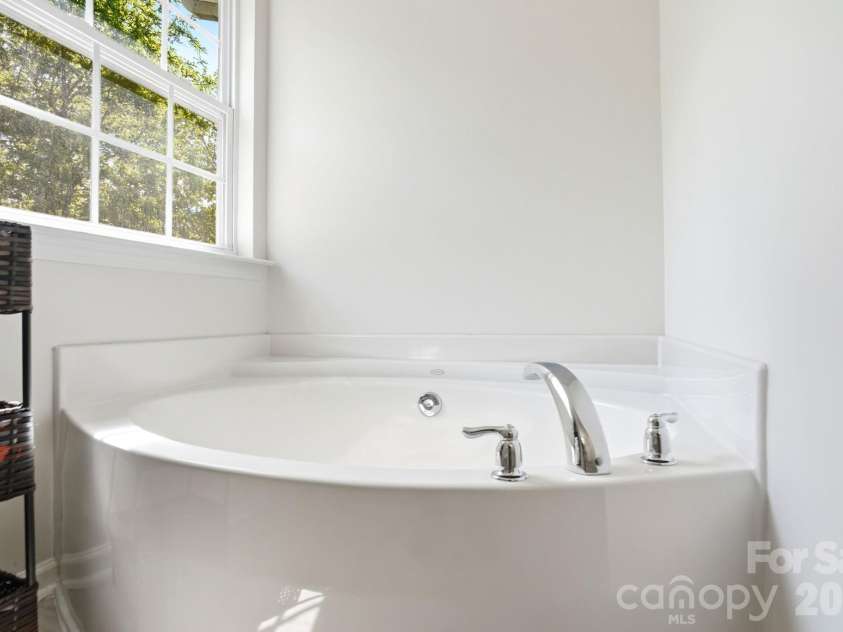 2260 Wexford Way, Statesville, NC 28625.  MLS# CAR4341137, YatesRealty ID 21399. Primary Bathroom