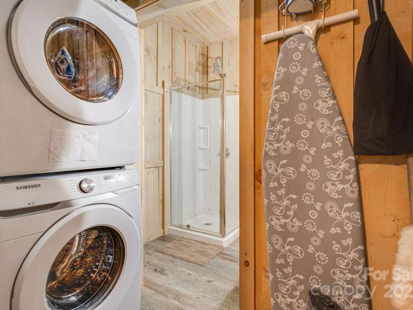 11381 State Hwy 80 N Highway, Burnsville, NC 28714.  MLS# CAR4249887, YatesRealty ID 214. 