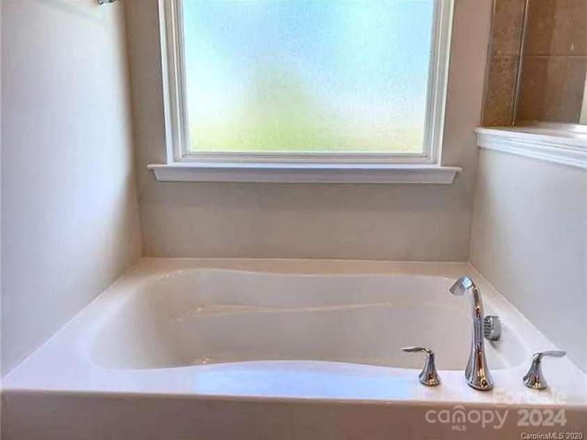 16835 Cozy Cove Road, Charlotte, NC 28278.  MLS# CAR4187592, YatesRealty ID 214. 