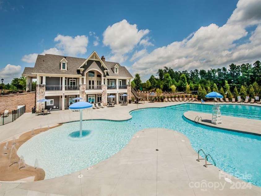 16835 Cozy Cove Road, Charlotte, NC 28278.  MLS# CAR4187592, YatesRealty ID 214. 