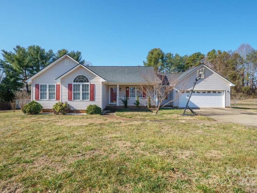 4511 Briarcreek Road, Maiden, NC 28650.  MLS# CAR4222305, YatesRealty ID 2140. 