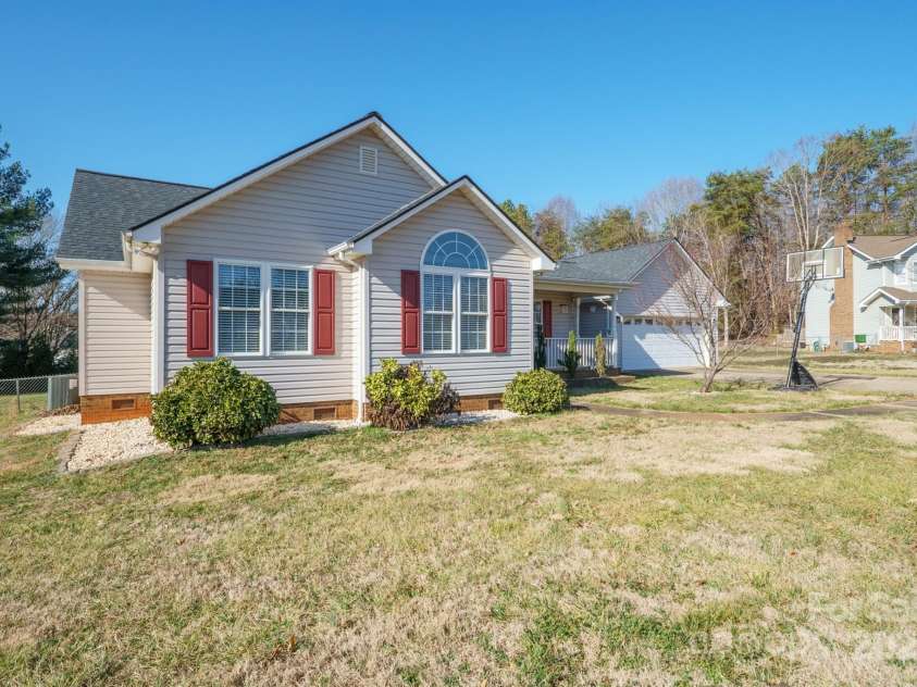 4511 Briarcreek Road, Maiden, NC 28650.  MLS# CAR4222305, YatesRealty ID 2140. 
