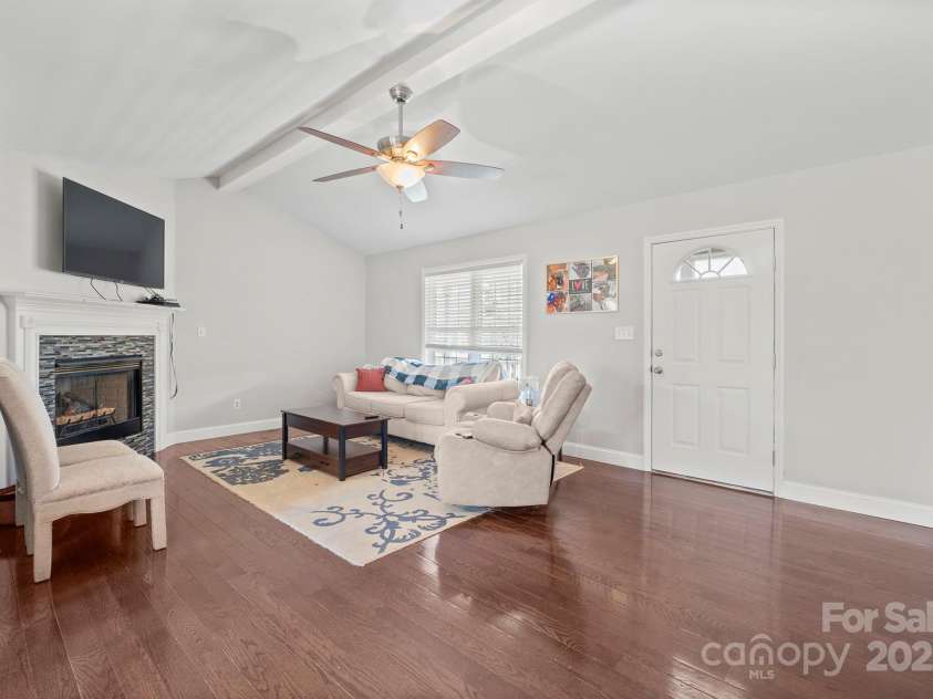 4511 Briarcreek Road, Maiden, NC 28650.  MLS# CAR4222305, YatesRealty ID 2140. 