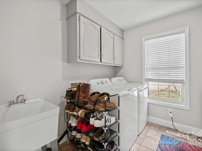 4511 Briarcreek Road, Maiden, NC 28650.  MLS# CAR4222305, YatesRealty ID 2140. 