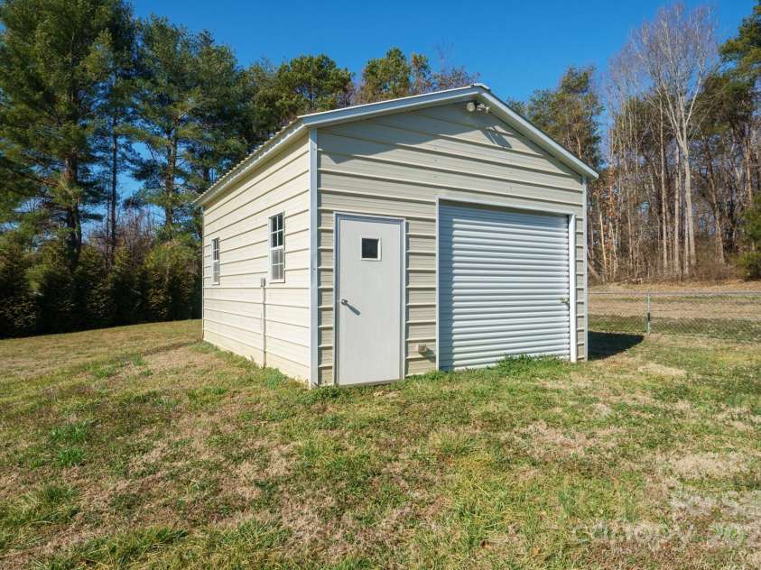 4511 Briarcreek Road, Maiden, NC 28650.  MLS# CAR4222305, YatesRealty ID 2140. 