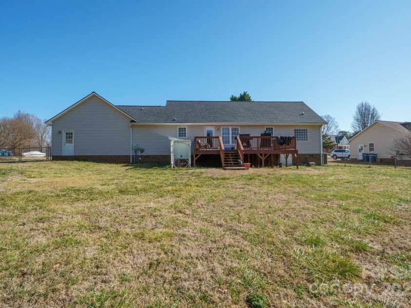 4511 Briarcreek Road, Maiden, NC 28650.  MLS# CAR4222305, YatesRealty ID 2140. 