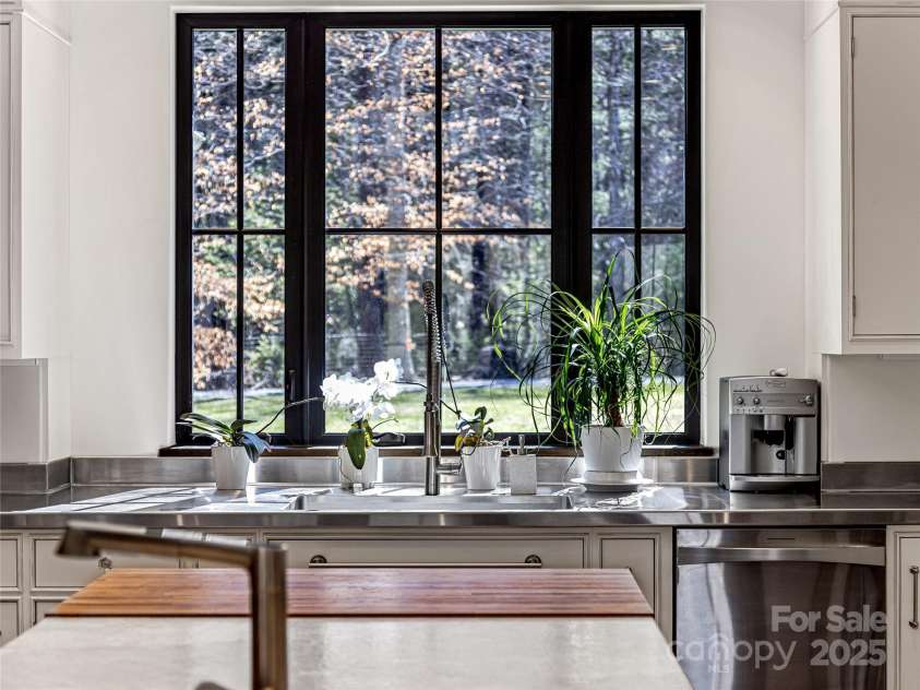 18 Wolfe Cove Road, Asheville, NC 28804.  MLS# CAR4231341, YatesRealty ID 21400. 