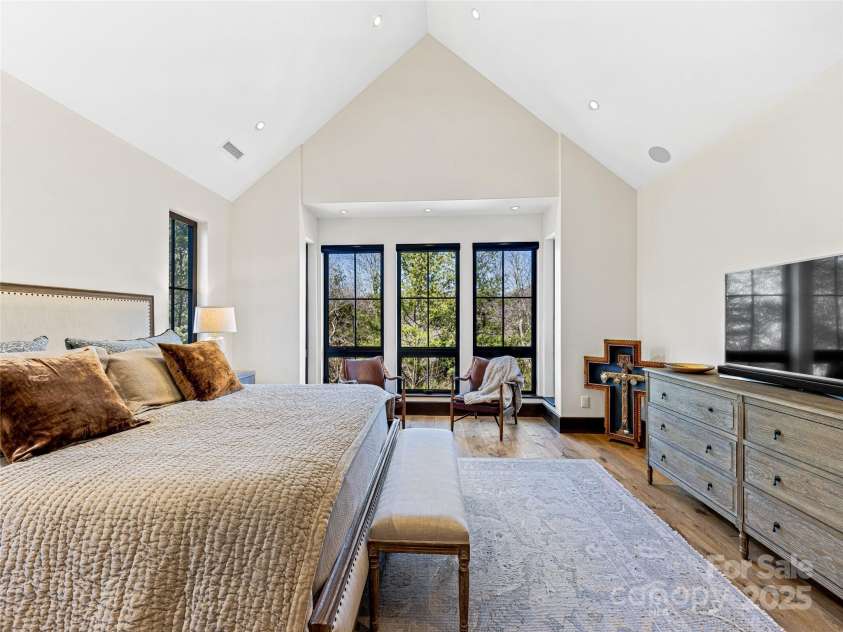 18 Wolfe Cove Road, Asheville, NC 28804.  MLS# CAR4231341, YatesRealty ID 21400. Primary upstairs bedroom with recessed sitting area.