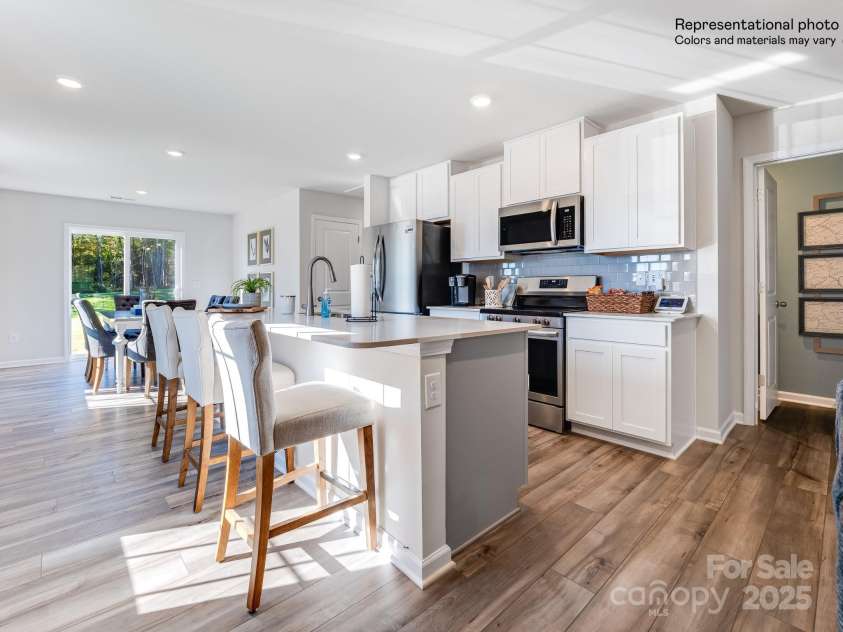 1556 Cottage Creek Drive, Bessemer City, NC 28016.  MLS# CAR4272139, YatesRealty ID 21402. Kitchen