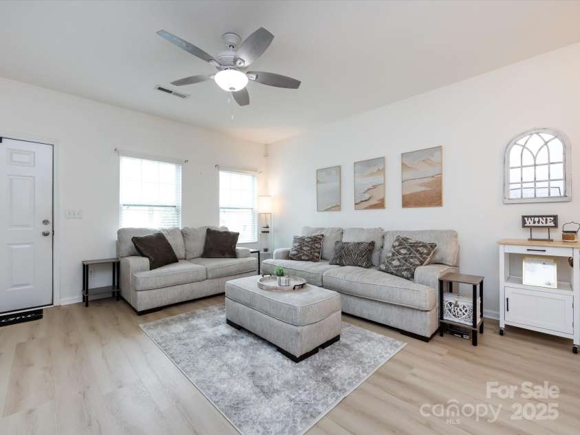 13422 Calloway Glen Drive, Charlotte, NC 28273.  MLS# CAR4264290, YatesRealty ID 21403. 