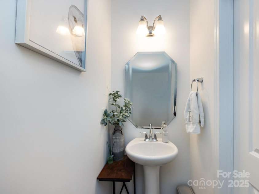 13422 Calloway Glen Drive, Charlotte, NC 28273.  MLS# CAR4264290, YatesRealty ID 21403. 