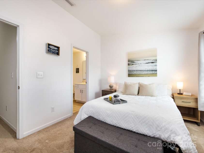 13422 Calloway Glen Drive, Charlotte, NC 28273.  MLS# CAR4264290, YatesRealty ID 21403. 