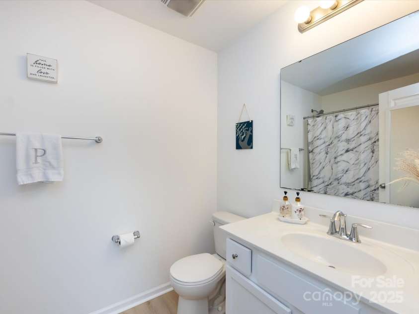 13422 Calloway Glen Drive, Charlotte, NC 28273.  MLS# CAR4264290, YatesRealty ID 21403. 