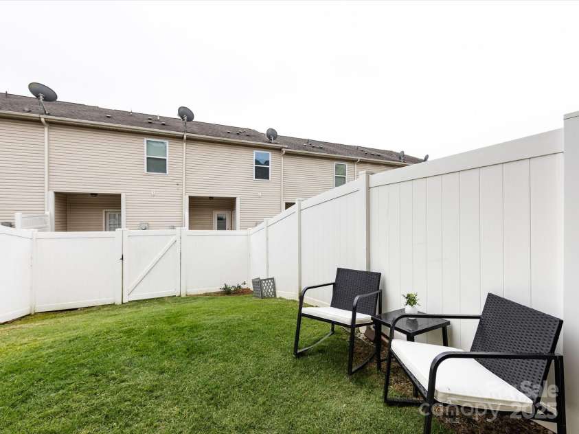 13422 Calloway Glen Drive, Charlotte, NC 28273.  MLS# CAR4264290, YatesRealty ID 21403. 