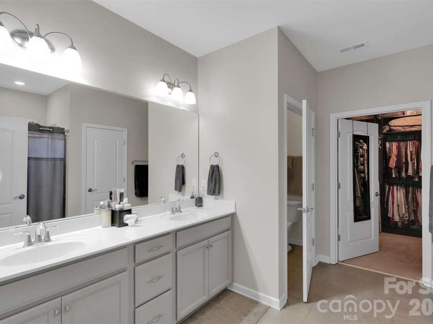 379 Kentmere Lane, Lake Wylie, SC 29710.  MLS# CAR4345888, YatesRealty ID 21403. 