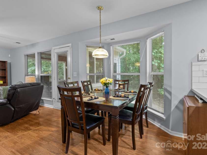 7212 Morsey Court, Charlotte, NC 28269.  MLS# CAR4268326, YatesRealty ID 21404. Dining Area Bay window off Kitchen