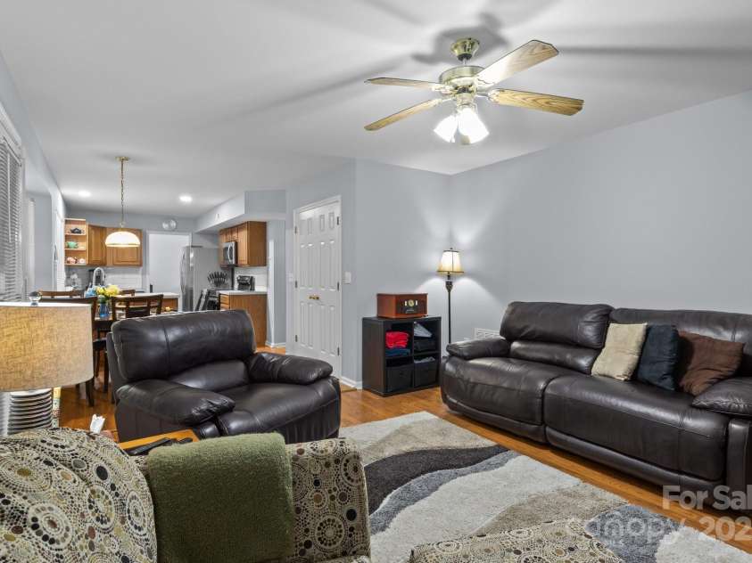 7212 Morsey Court, Charlotte, NC 28269.  MLS# CAR4268326, YatesRealty ID 21404. Family Room