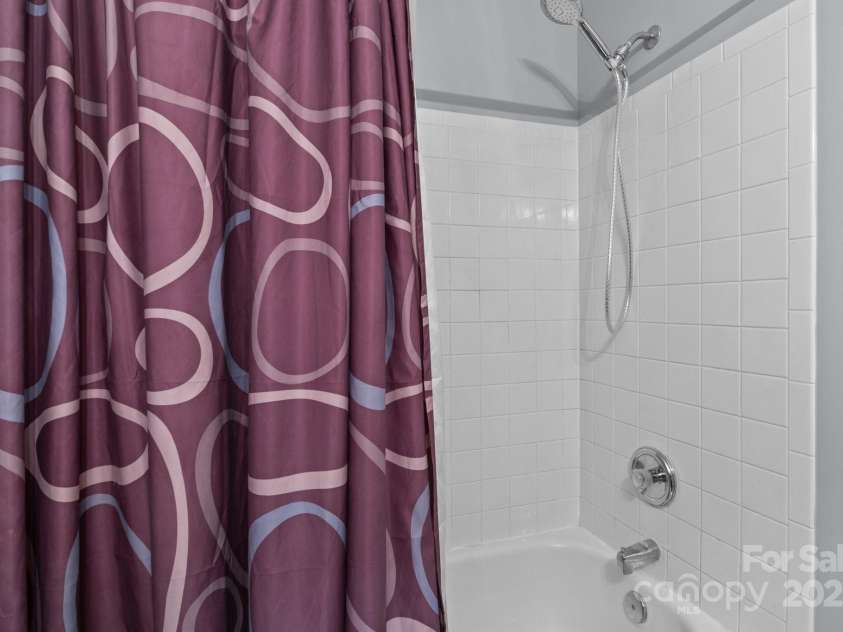 7212 Morsey Court, Charlotte, NC 28269.  MLS# CAR4268326, YatesRealty ID 21404. Hall Shower