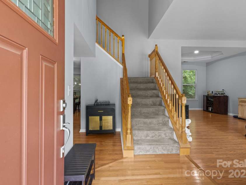 7212 Morsey Court, Charlotte, NC 28269.  MLS# CAR4268326, YatesRealty ID 21404. Inviting Foyer