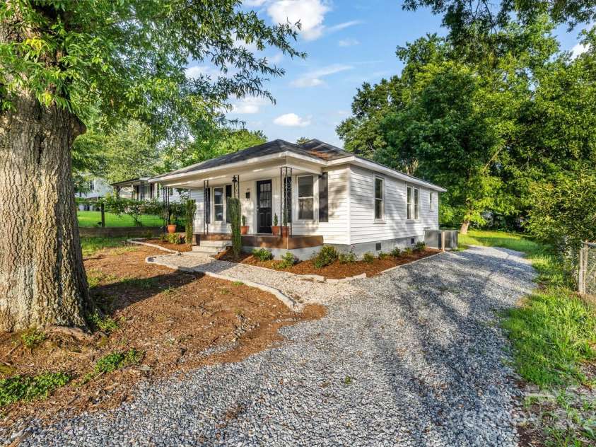 402 Ford Street, Kannapolis, NC 28083.  MLS# CAR4272741, YatesRealty ID 21405. 