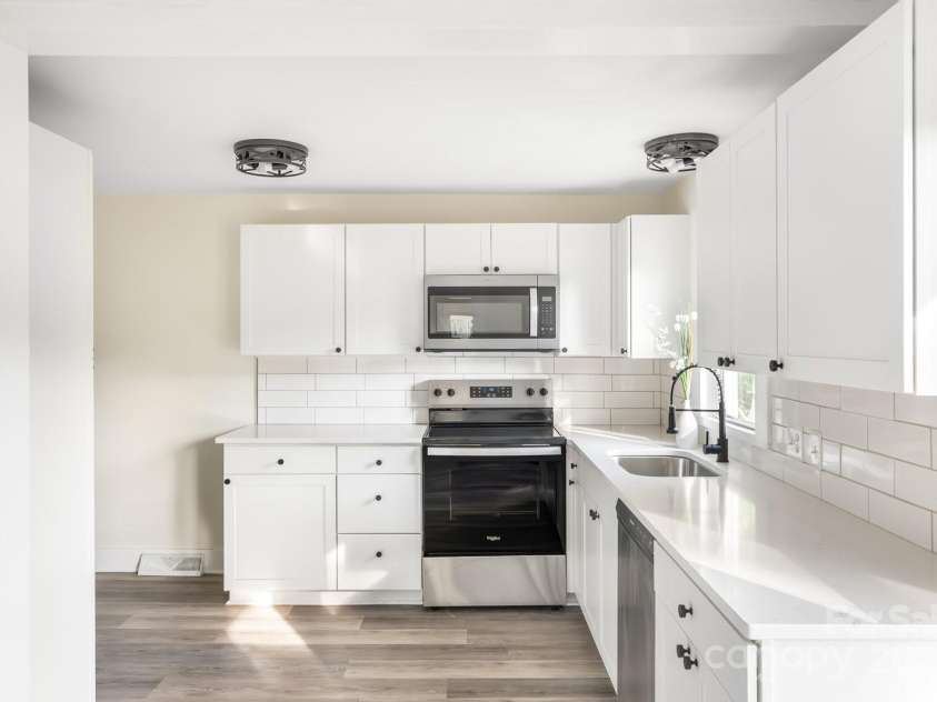 402 Ford Street, Kannapolis, NC 28083.  MLS# CAR4272741, YatesRealty ID 21405. 