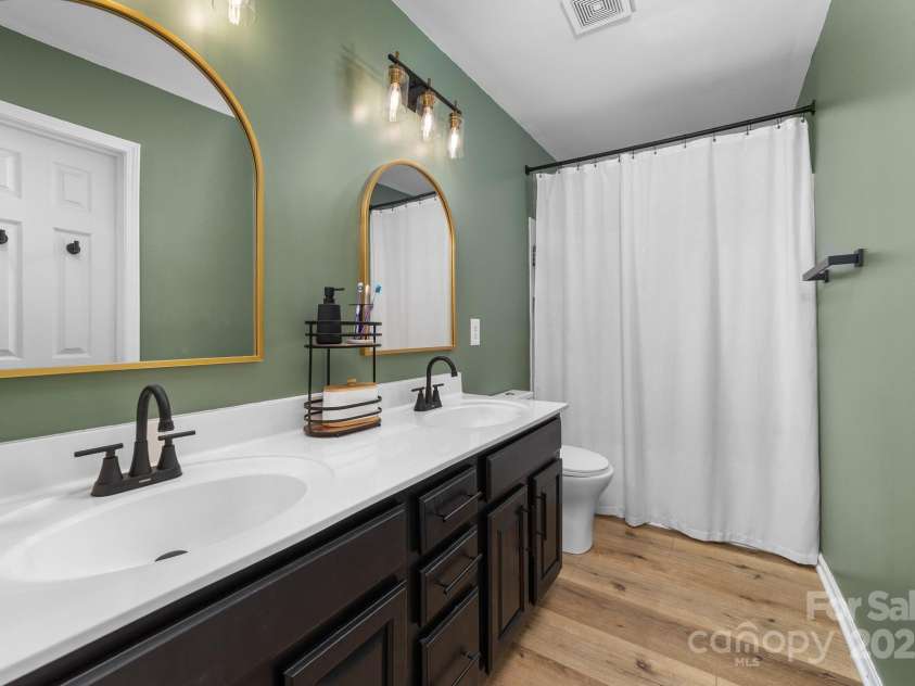 1542 Maypine Commons Way, Rock Hill, SC 29732.  MLS# CAR4303451, YatesRealty ID 21408. Primary Bath