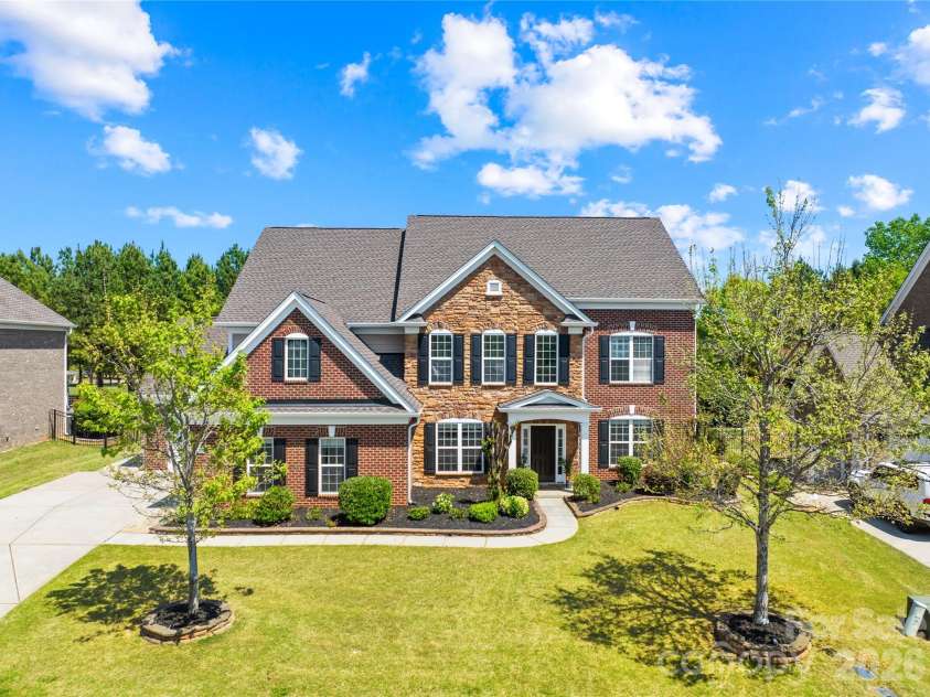 2805 Julian Glen Circle, Waxhaw, NC 28173.  MLS# CAR4366670, YatesRealty ID 21409. 